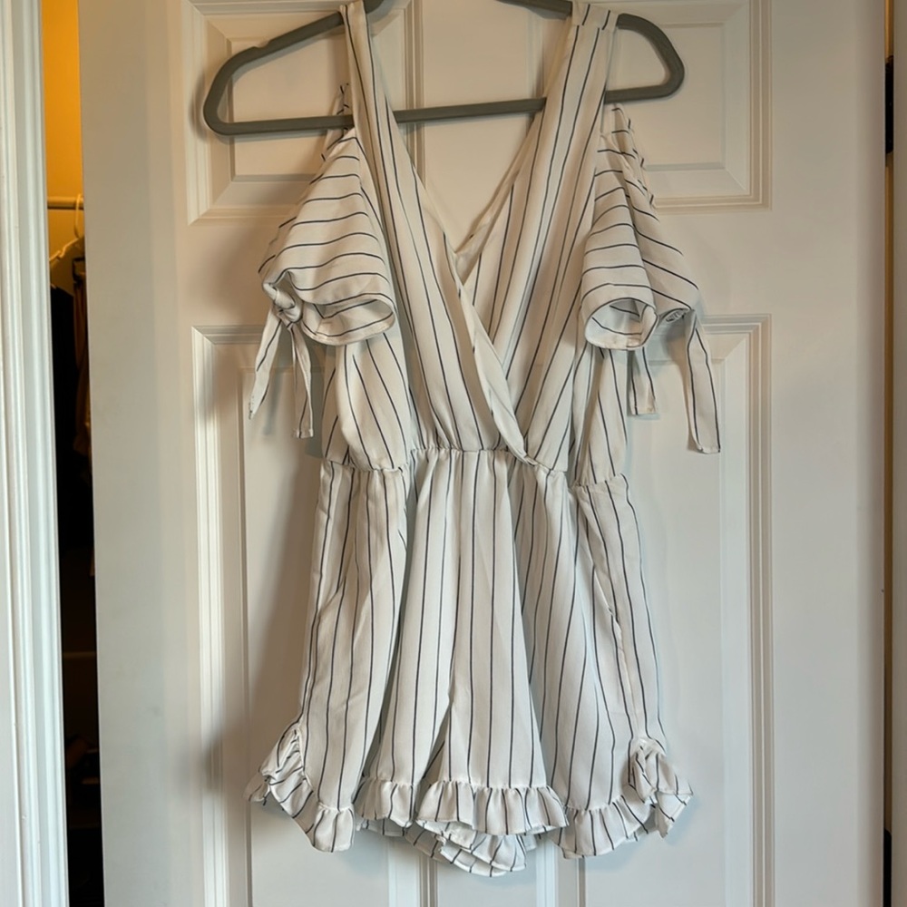 White and black short jumper